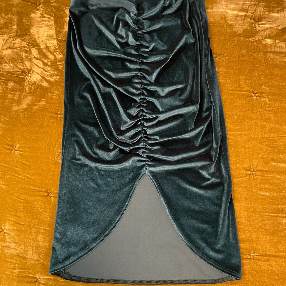 Boohoo Velvet skirt